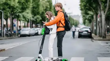 Diseñan asfaltos inteligentes para aumentar la seguridad de los patinetes eléctricos