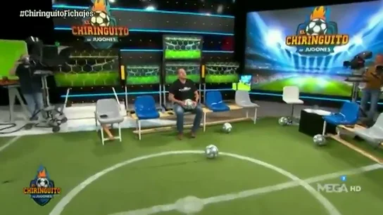 Momentazo: Tomás Roncero se queda solo en el plató de 'El Chiringuito' Momentazo: Tomás Roncero se queda solo en el plató de 'El Chiringuito'