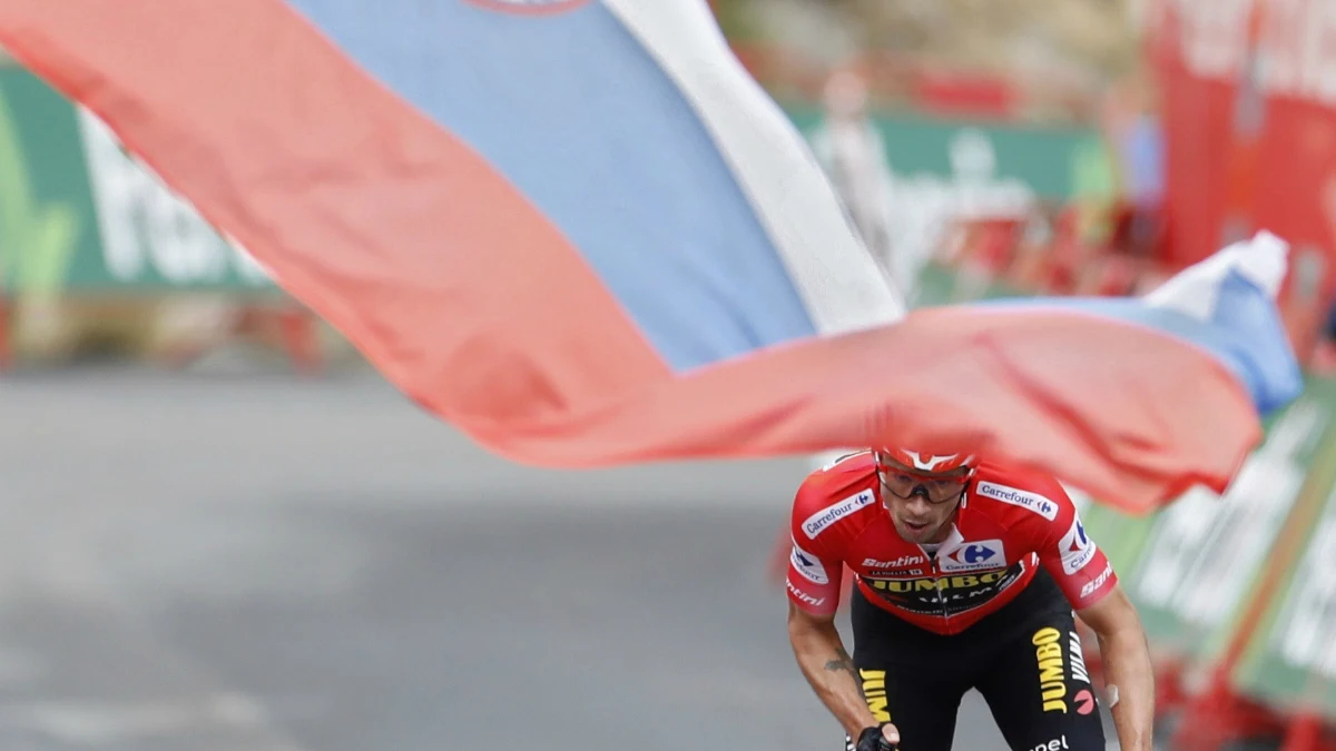 Roglic, con el maillot rojo de la Vuelta