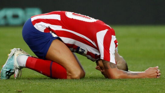 Vitolo, arrodillado