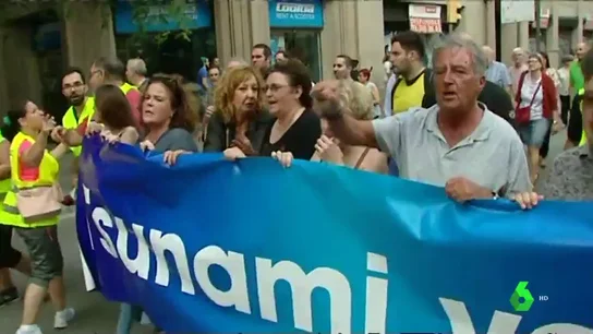 Medio millar de personas se manifiestan en Barcelona contra la inseguridad en las calles de la ciudad Medio millar de personas se manifiestan en Barcelona contra la inseguridad en las calles de la ciudad