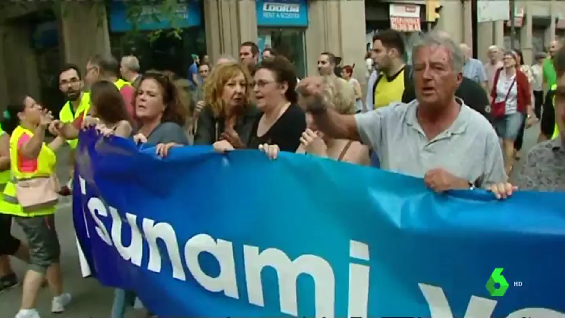 Medio millar de personas se manifiestan en Barcelona contra la inseguridad en las calles de la ciudad