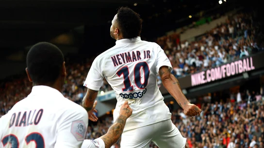 Neymar marca con el PSG Neymar marca con el PSG