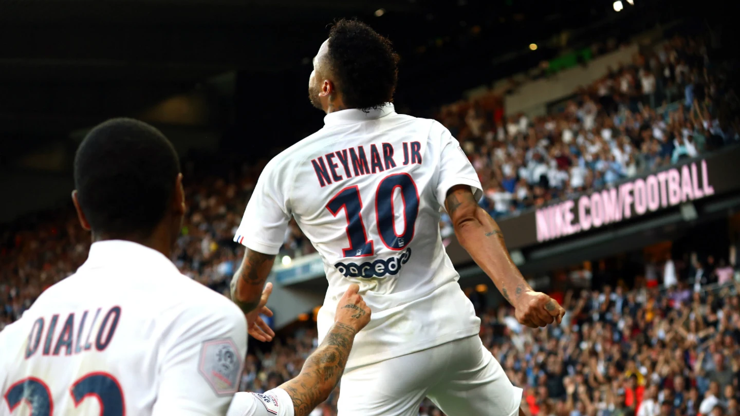 Neymar marca con el PSG Neymar marca con el PSG