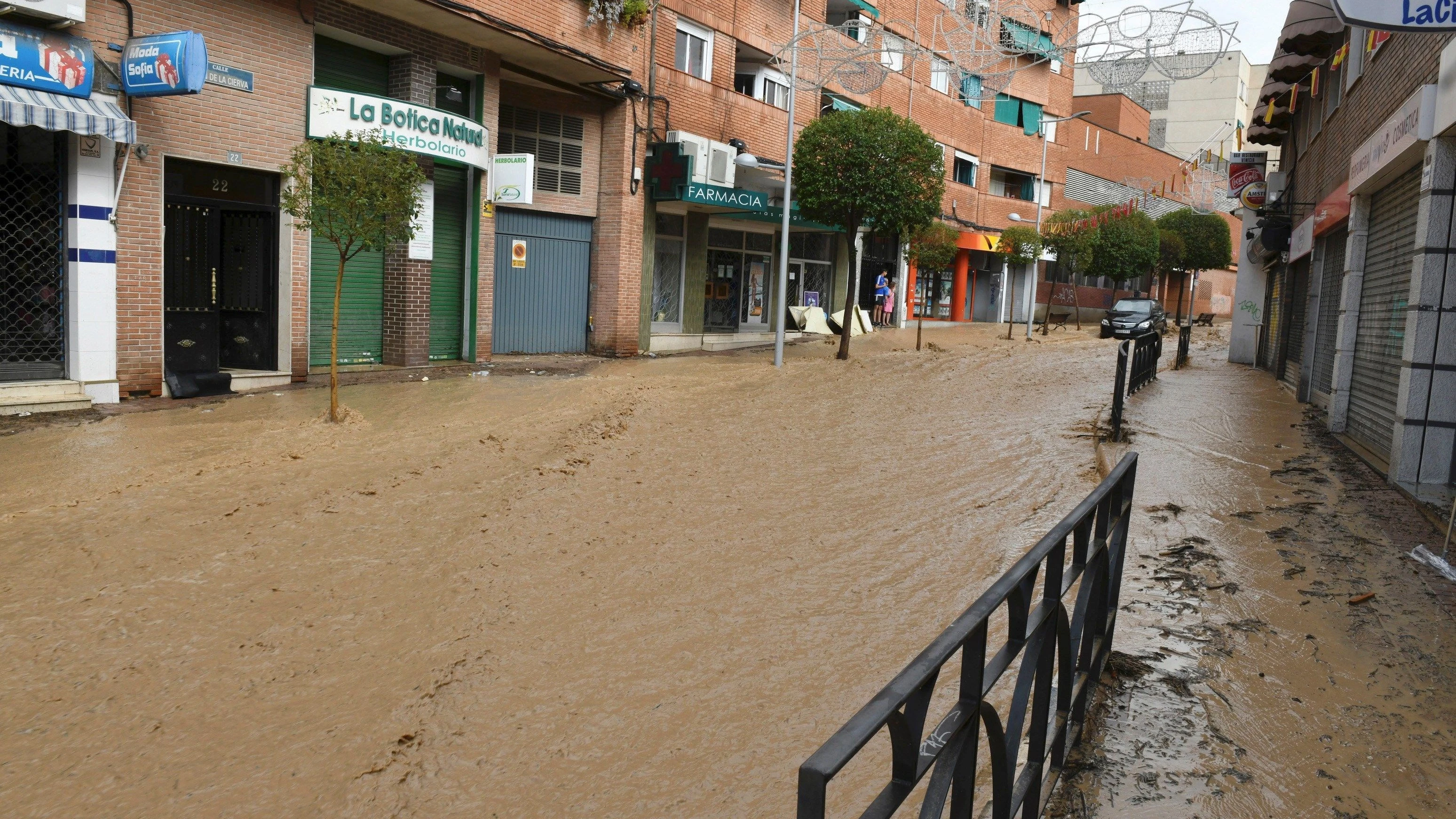 Vista de la zona de Arganda, anegada por la intensa lluvia caíd