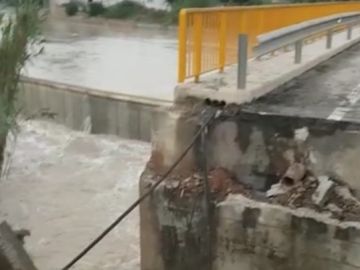 Rotura de un puente de la zona tras la devastadora gota fría Rotura de un puente de la zona tras la devastadora gota fría