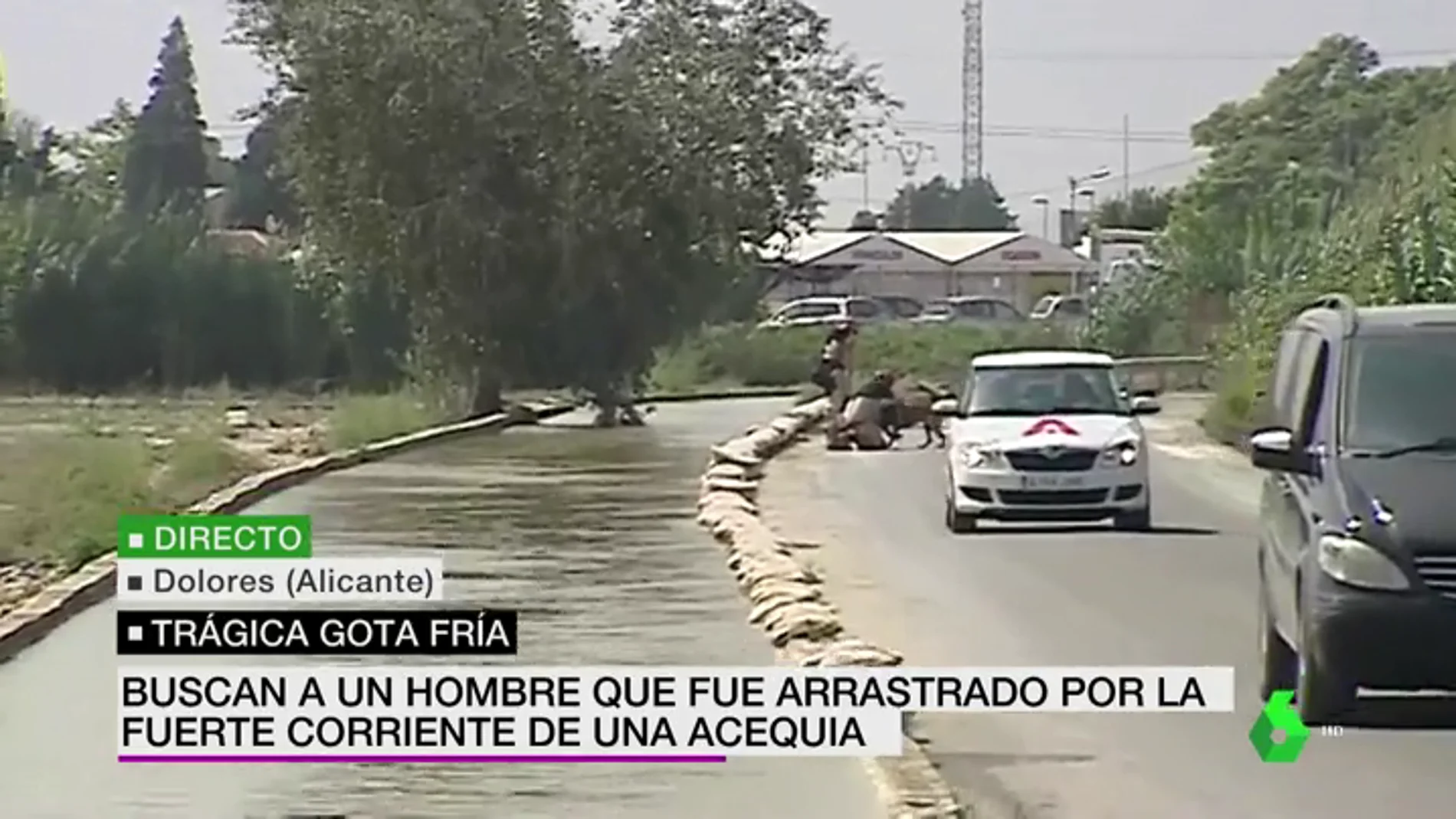 Siguen buscando al hombre arrastrado por el torrente de una acequia en las riadas de Dolores, Alicante