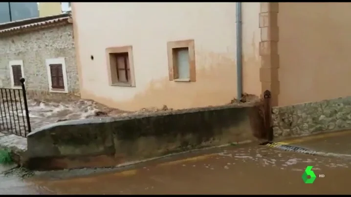 Coger el coche, comer peces muertos o el 'turismo de inundación': los peligros a evitar tras el paso de la gota fría