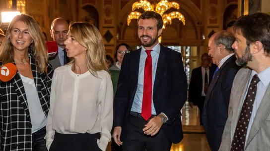 El presidente del PP, Pablo Casado, y la portavoz del partido en el Congreso, Cayetana Álvarez de Toledo El presidente del PP, Pablo Casado, y la portavoz del partido en el Congreso, Cayetana Álvarez de Toledo