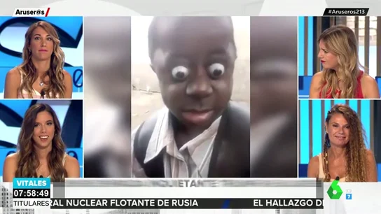 La habilidad de un joven sacando los ojos de las órbitas que triunfa en Internet La habilidad de un joven sacando los ojos de las órbitas que triunfa en Internet