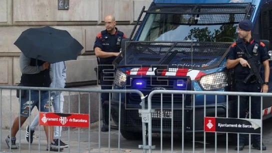 Dos de los siete acusados entran a la audiencia de Barcelona Dos de los siete acusados entran a la audiencia de Barcelona