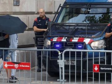 Dos de los siete acusados entran a la audiencia de Barcelona Dos de los siete acusados entran a la audiencia de Barcelona