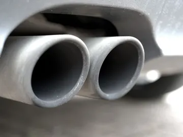 Tubo de escape de un vehículo Tubo de escape de un vehículo