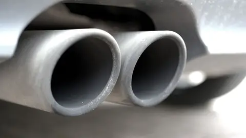 Tubo de escape de un vehículo Tubo de escape de un vehículo