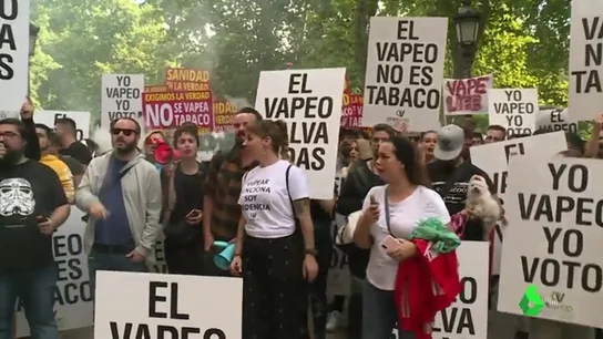 Más de 2.000 personas se manifiestan a favor del vapeo frente al Ministerio de Sanidad Más de 2.000 personas se manifiestan a favor del vapeo frente al Ministerio de Sanidad