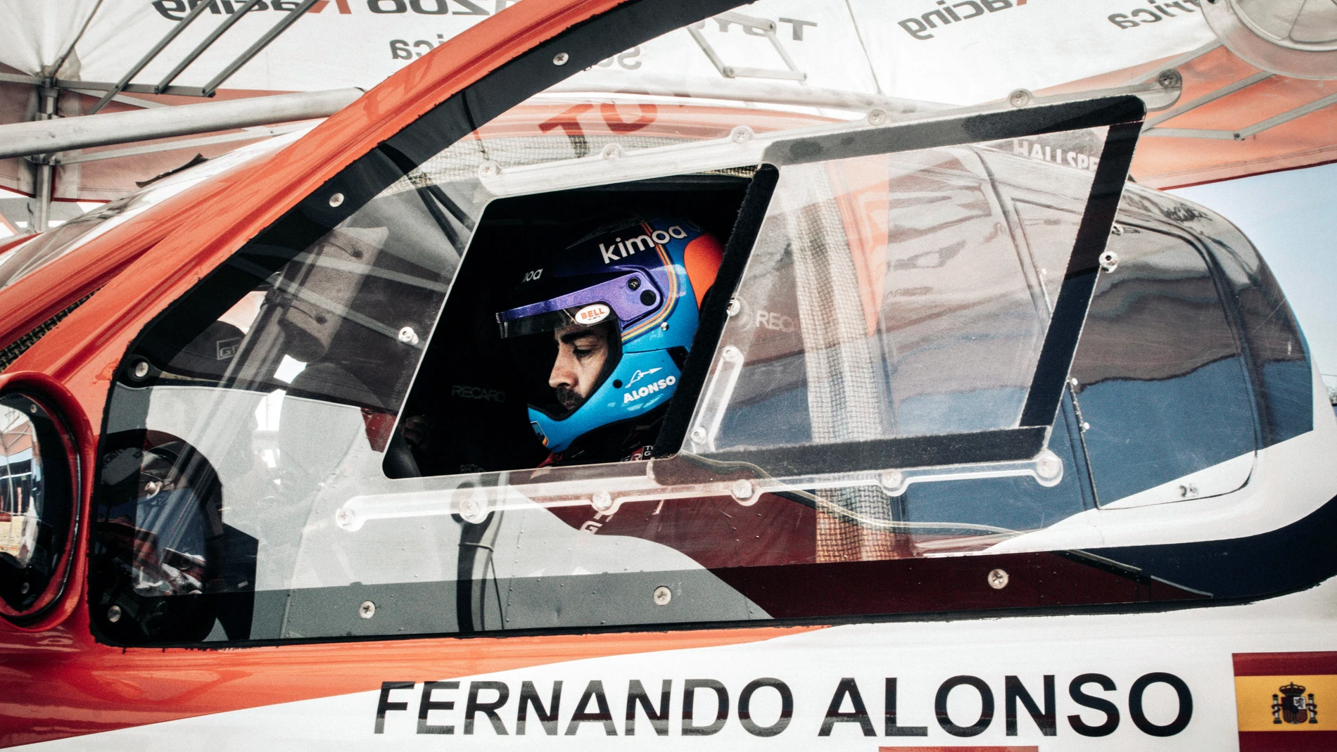 Fernando Alonso, en su Toyota Hilux