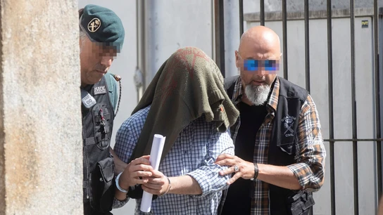 El triple asesino de Valga a la salida del juzgado El triple asesino de Valga a la salida del juzgado