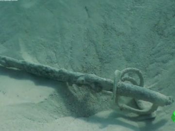 Encuentran por casualidad 11 sables del siglo XIX en el fondo del mar en Formentera Encuentran por casualidad 11 sables del siglo XIX en el fondo del mar en Formentera