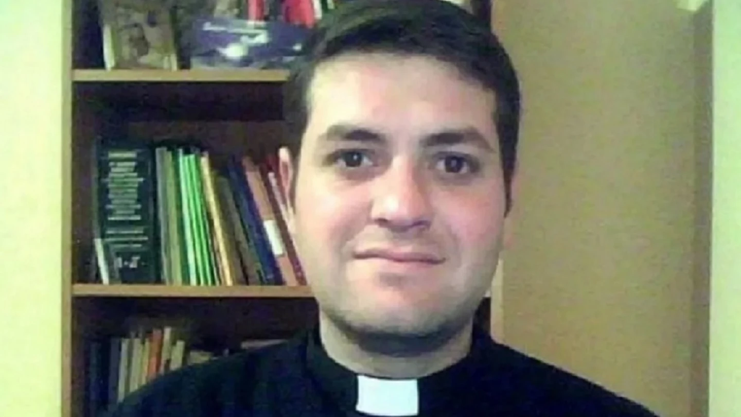 Nelson Cuello ha dejado el sacerdocio "por amor" Nelson Cuello ha dejado el sacerdocio "por amor"