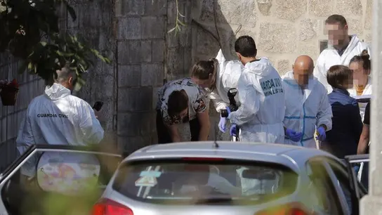 Agentes de la Policía Judicial en la vivienda donde se conectó el virus Agentes de la Policía Judicial en la vivienda donde se conectó el virus