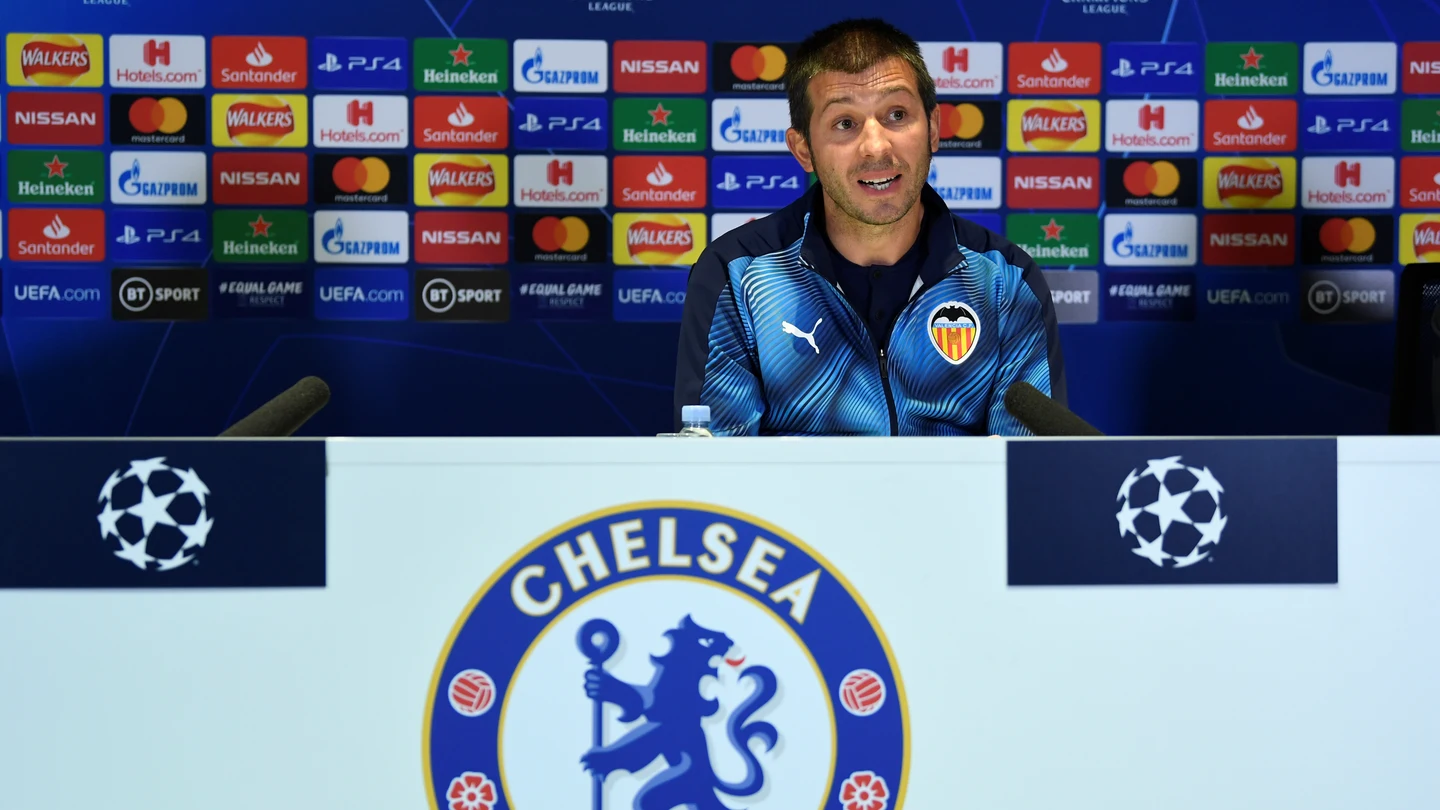 Celades, ante los medios antes del partido contra el Chelsea Celades, ante los medios antes del partido contra el Chelsea