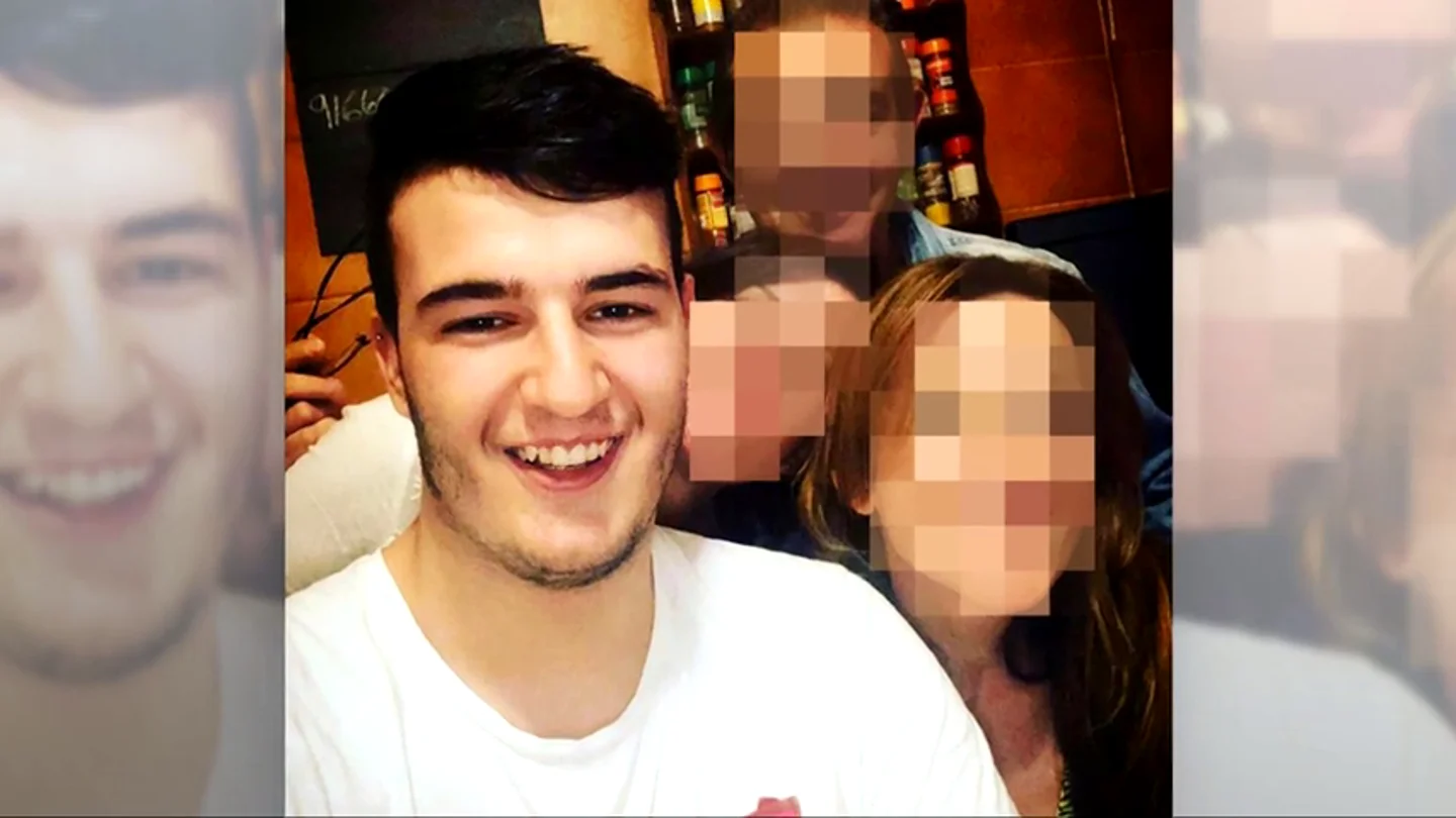 Víctor, el joven de 20 años fallecido Víctor, el joven de 20 años que un kamikaze mató sólo 11 meses después de perder a su hermano