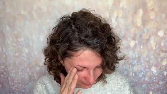Una 'youtuber' despierta con un terrible dolor de cabeza que resulta ser un c&aacute;ncer terminal