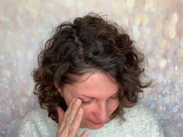 Una 'youtuber' despierta con un terrible dolor de cabeza que resulta ser un cáncer terminal Una 'youtuber' despierta con un terrible dolor de cabeza que resulta ser un cáncer terminal