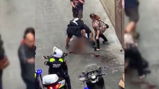 Los Mossos buscan al autor de un doble apu&ntilde;alamiento en El Raval de Barcelona