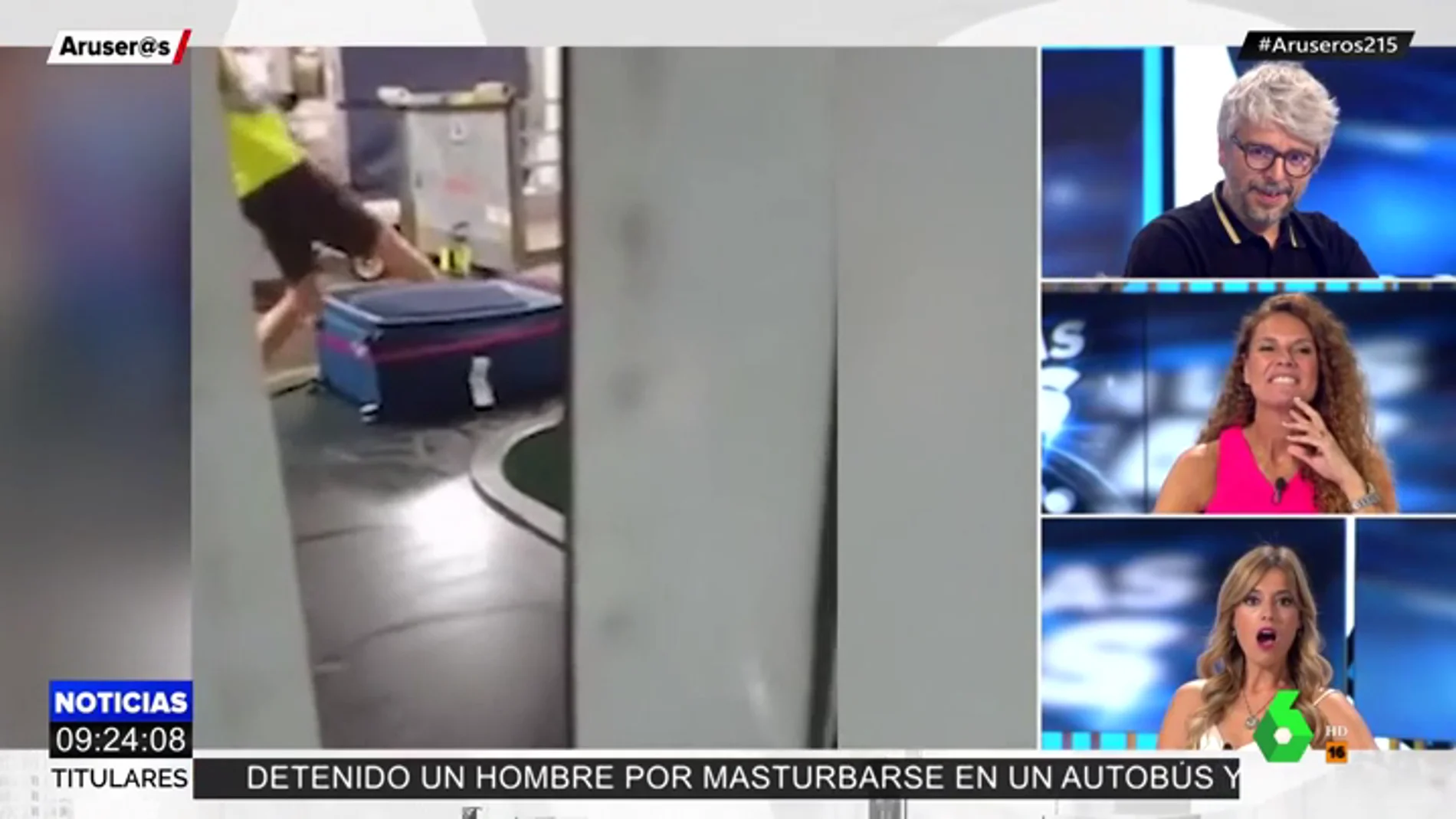 Graban a un trabajador del aeropuerto de Málaga pateando unas maletas