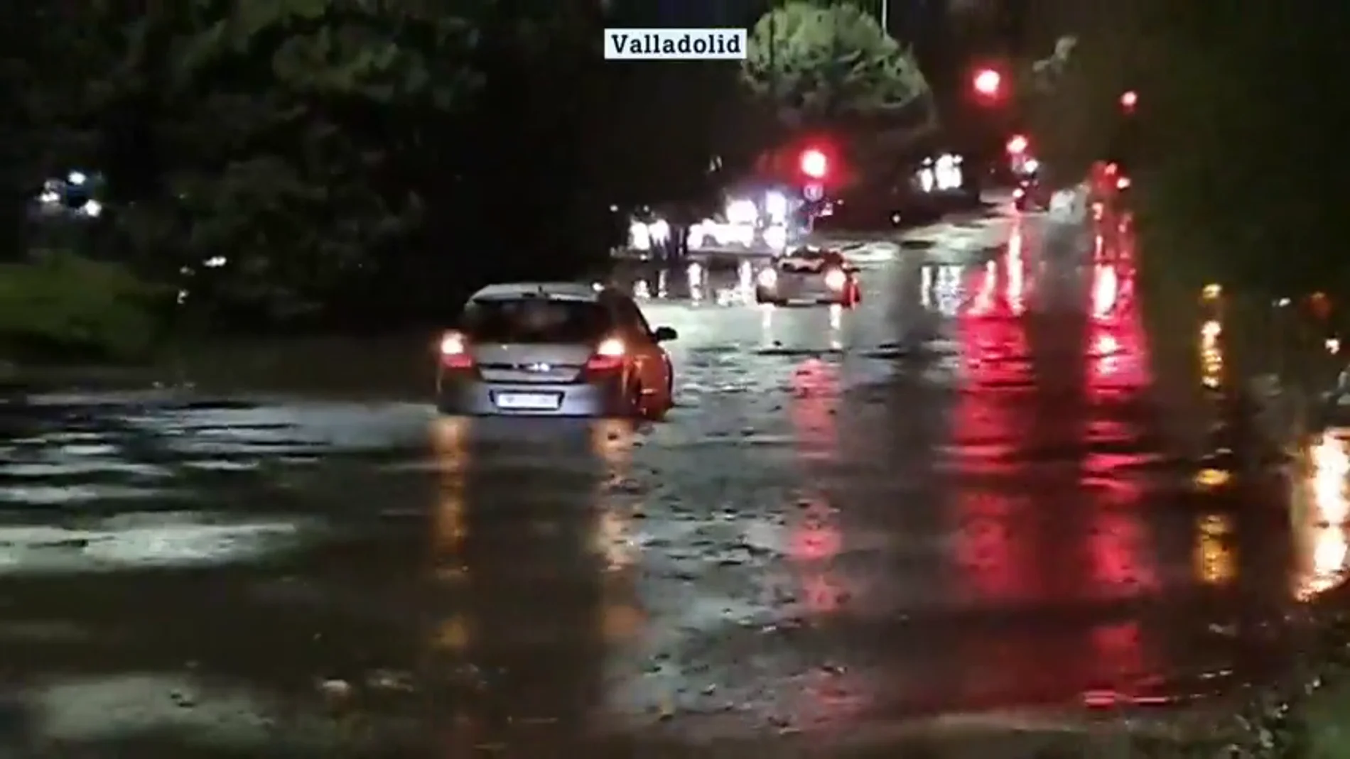 Una tromba de agua inunda en solo 20 minutos las calles y los túneles de Valladolid