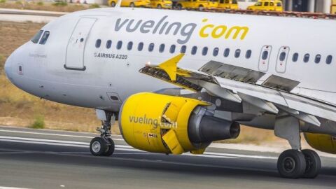 Vueling the World Full Reverse (26900824443)_643x397