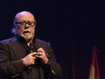 El humorista Arévalo en una actuación El humorista Arévalo en una actuación