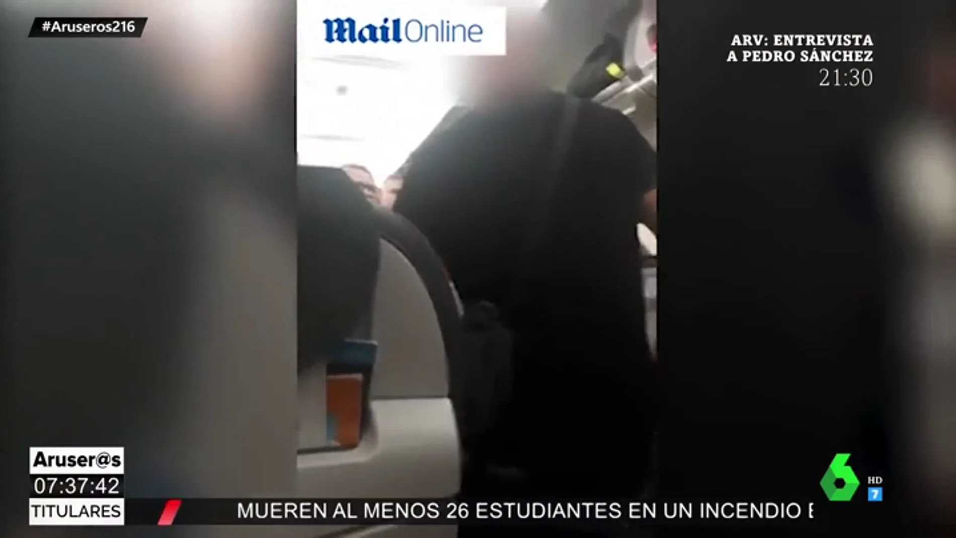 Expulsado de un avión en Gran Canaria por amenazar al auxiliar de vuelo con cortarle el cuello