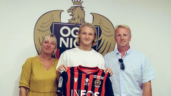 Dolberg, con la camiseta del Niza Dolberg, con la camiseta del Niza