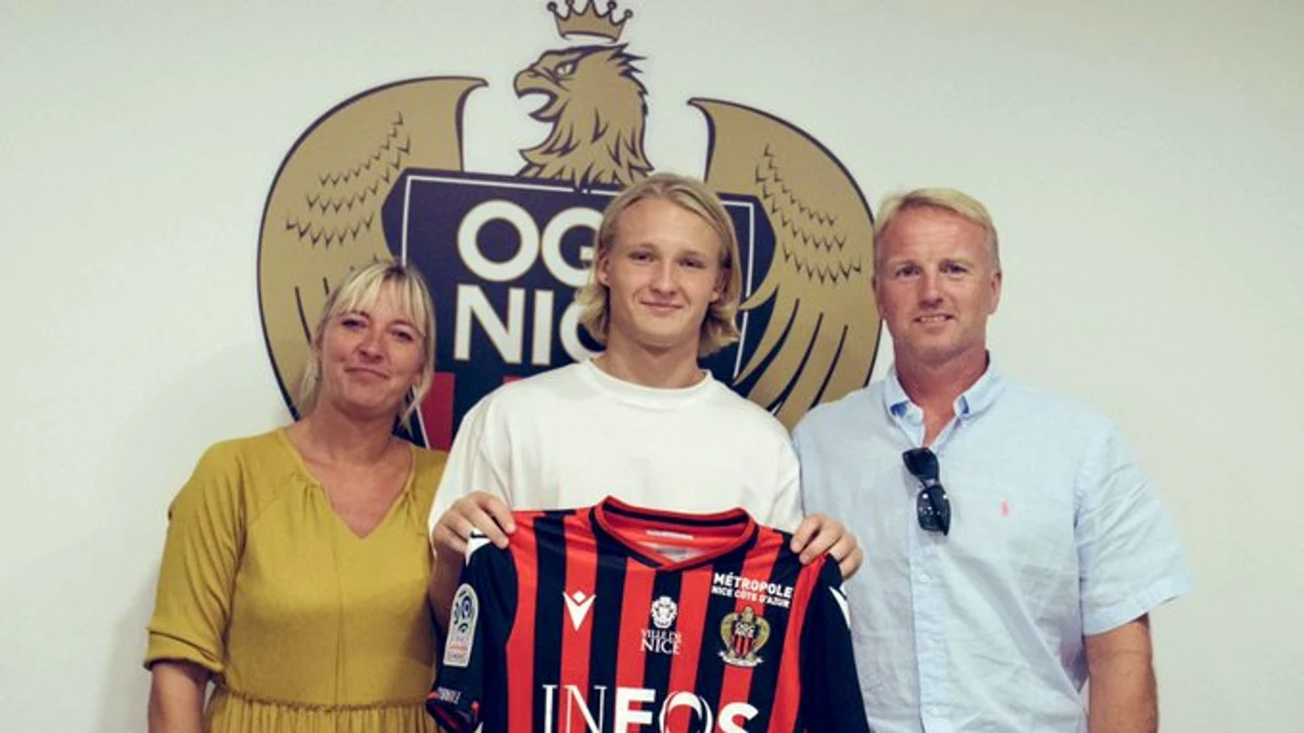 Dolberg, con la camiseta del Niza Dolberg, con la camiseta del Niza