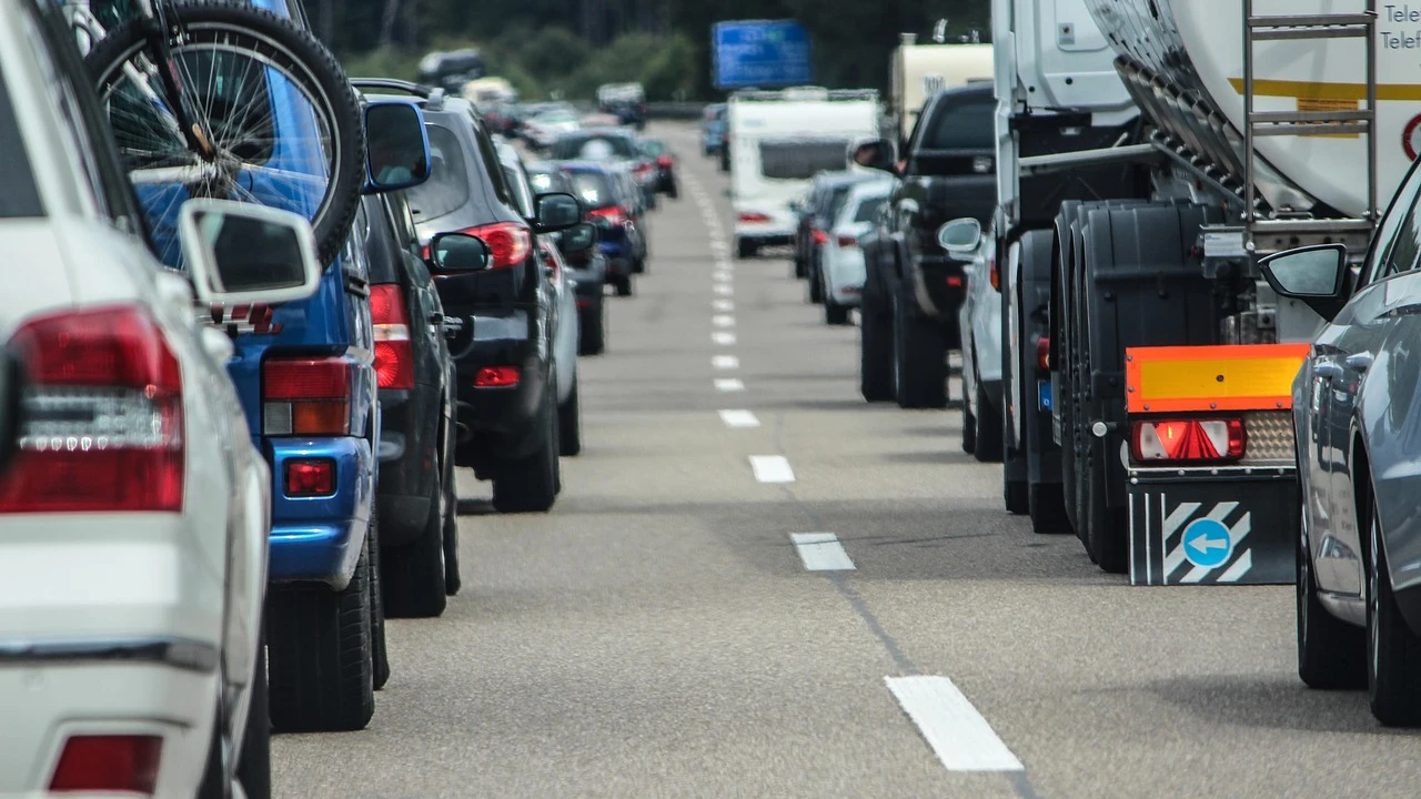 Imagen de archivos de coches en carretera