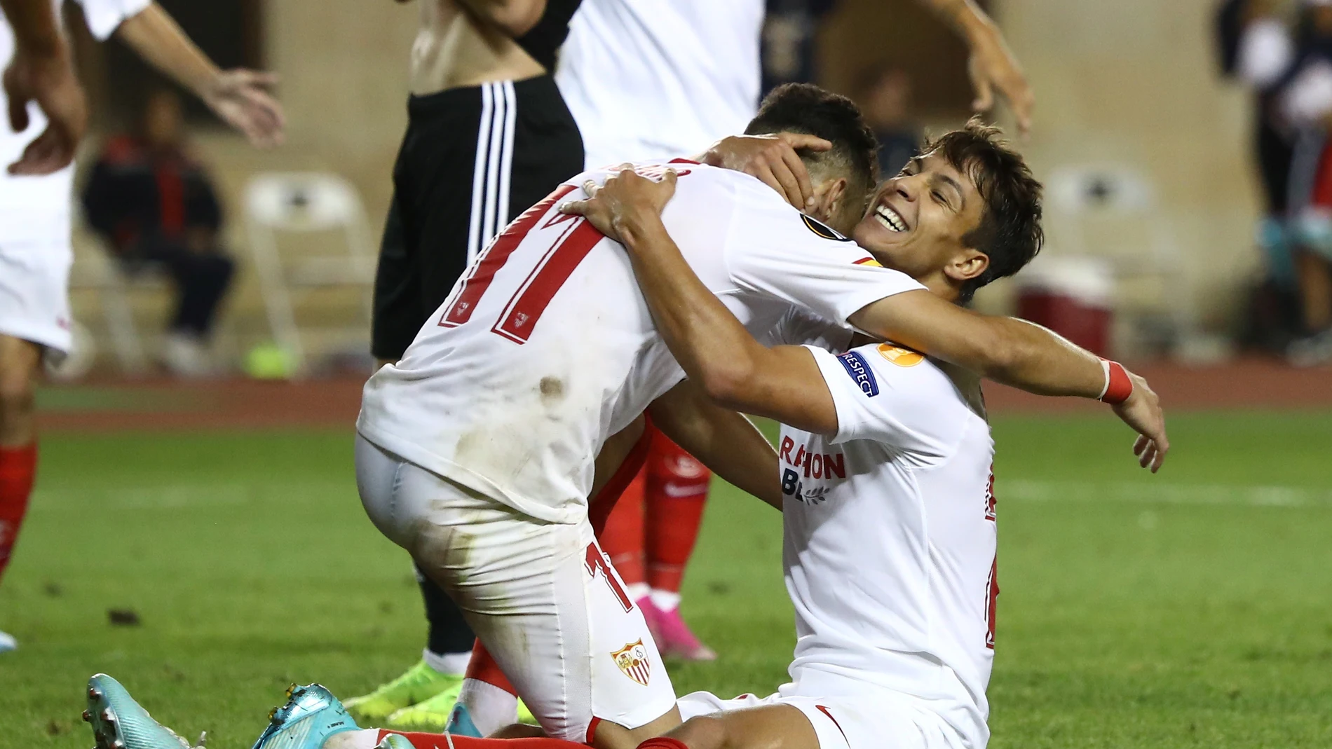 Óliver Torres celebra su gol contra el Qarabag