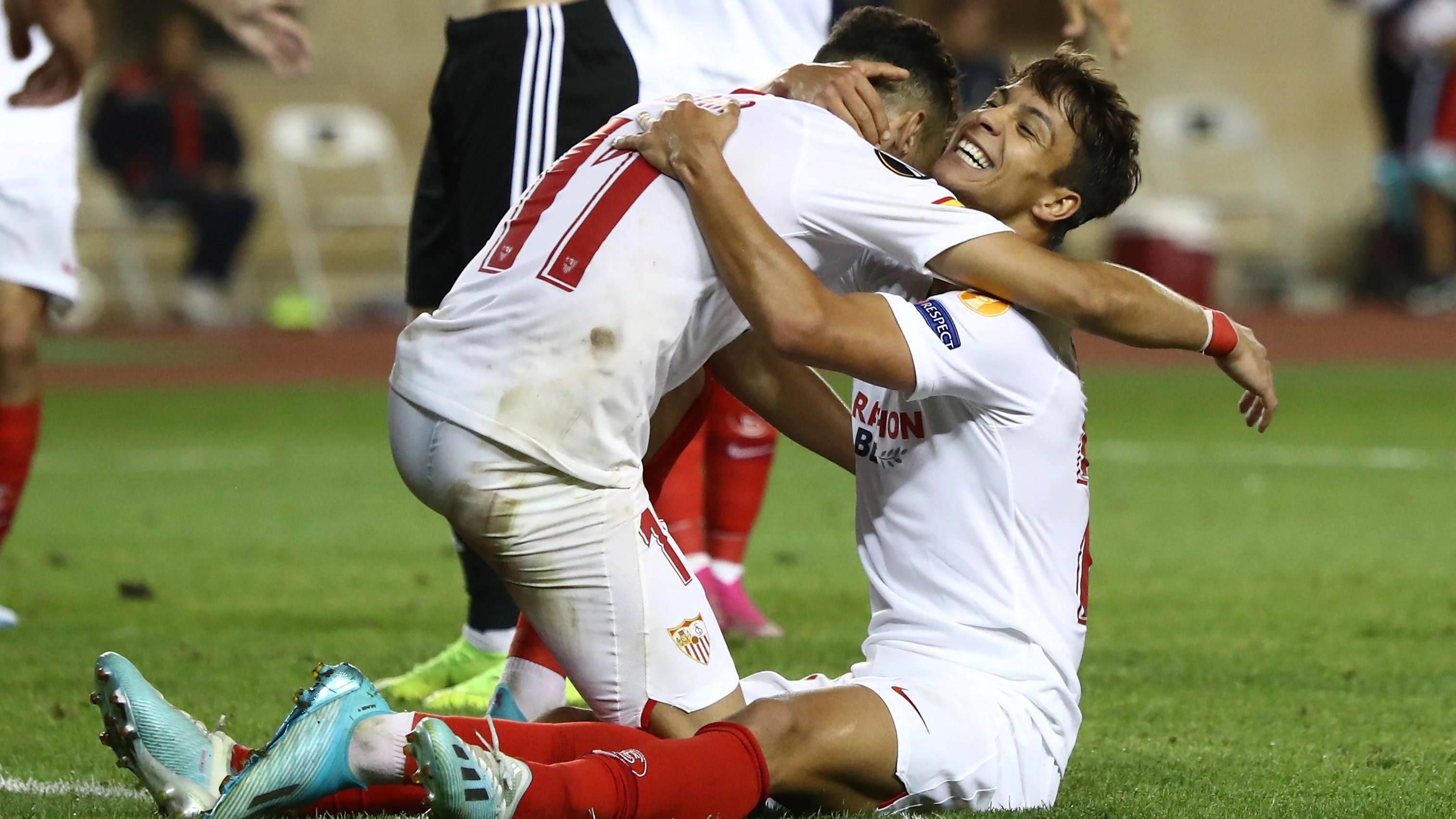 Óliver Torres celebra su gol contra el Qarabag