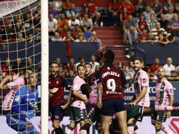 Chimy Ávila, en el área del Betis Chimy Ávila, en el área del Betis