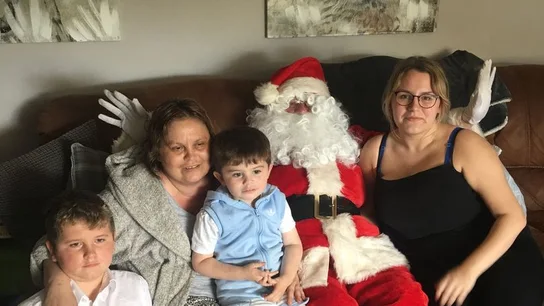 Una madre adelanta la Navidad tras saber que morirá pronto Una madre adelanta la Navidad tras saber que morirá pronto