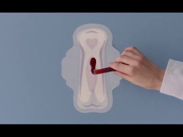 Polémica por un anuncio reivindicativo que lucha por visibilizar y normalizar la sangre mensual de las mujeres Polémica por un anuncio reivindicativo que lucha por visibilizar y normalizar la sangre mensual de las mujeres