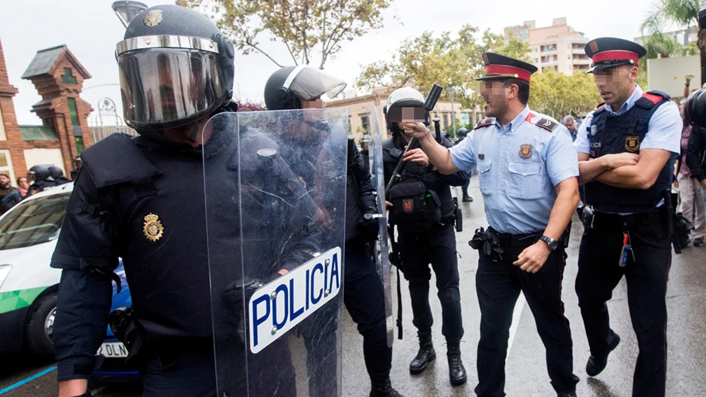 Imagen de archivo de varios Mossos Imagen de archivo de varios Mossos