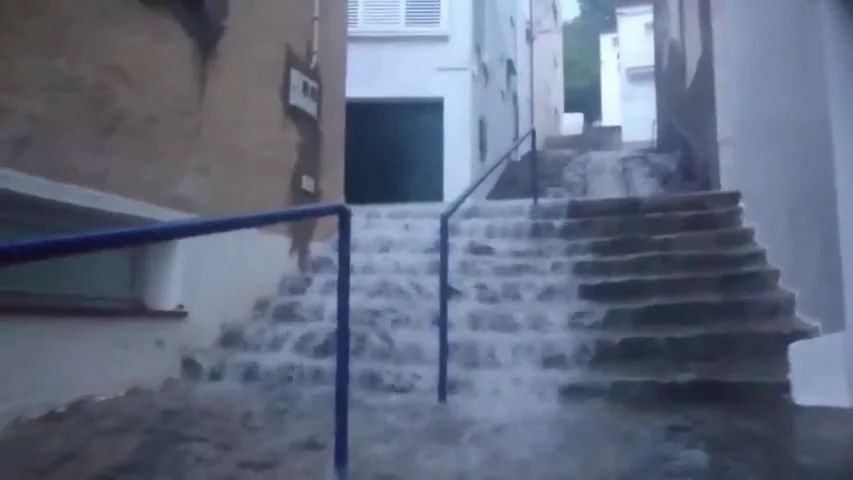 Calles anegadas en el Port de la Selva