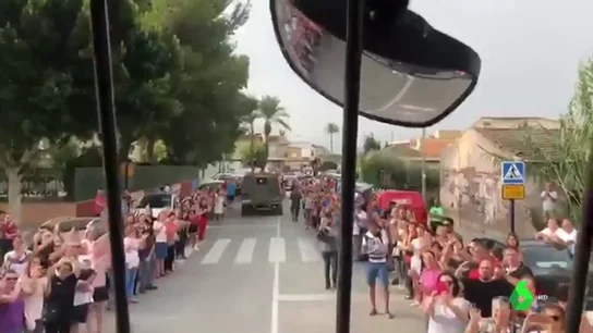 Multitudinario agradecimiento en Orihuela a los efectivos de la UME tras la gota fría Multitudinario agradecimiento en Orihuela a los efectivos de la UME tras la gota fría
