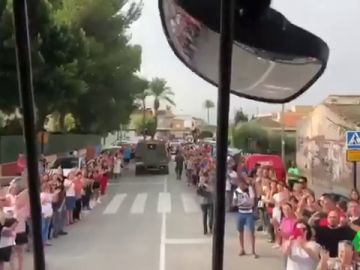 Multitudinario agradecimiento en Orihuela a los efectivos de la UME tras la gota fría Multitudinario agradecimiento en Orihuela a los efectivos de la UME tras la gota fría