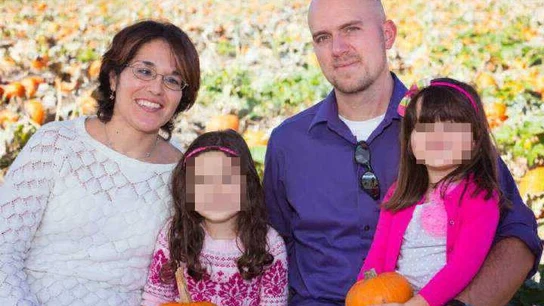 Jacob Forman junto a su mujer y sus hijas Jacob Forman junto a su mujer y sus hijas