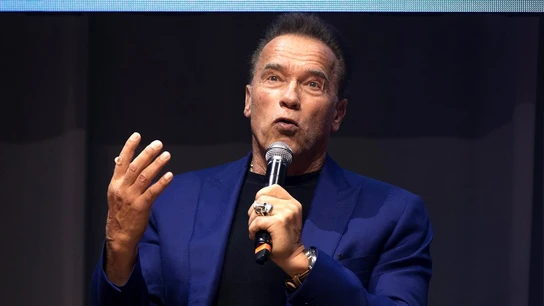 Arnold Schwarzenegger ante los medios Arnold Schwarzenegger ante los medios