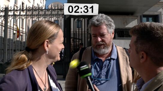 Cara a Cara entre Juan L&oacute;pez de Uralde y Zaida Cantera a las puertas del Congreso.