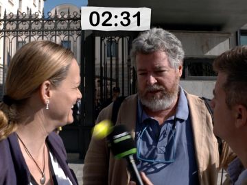 Cara a Cara entre Juan López de Uralde y Zaida Cantera a las puertas del Congreso. Cara a Cara entre Juan López de Uralde y Zaida Cantera a las puertas del Congreso.